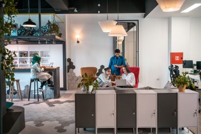 Hot desk, bureau dédié, bureau privatif : quel abonnement coworking choisir ?